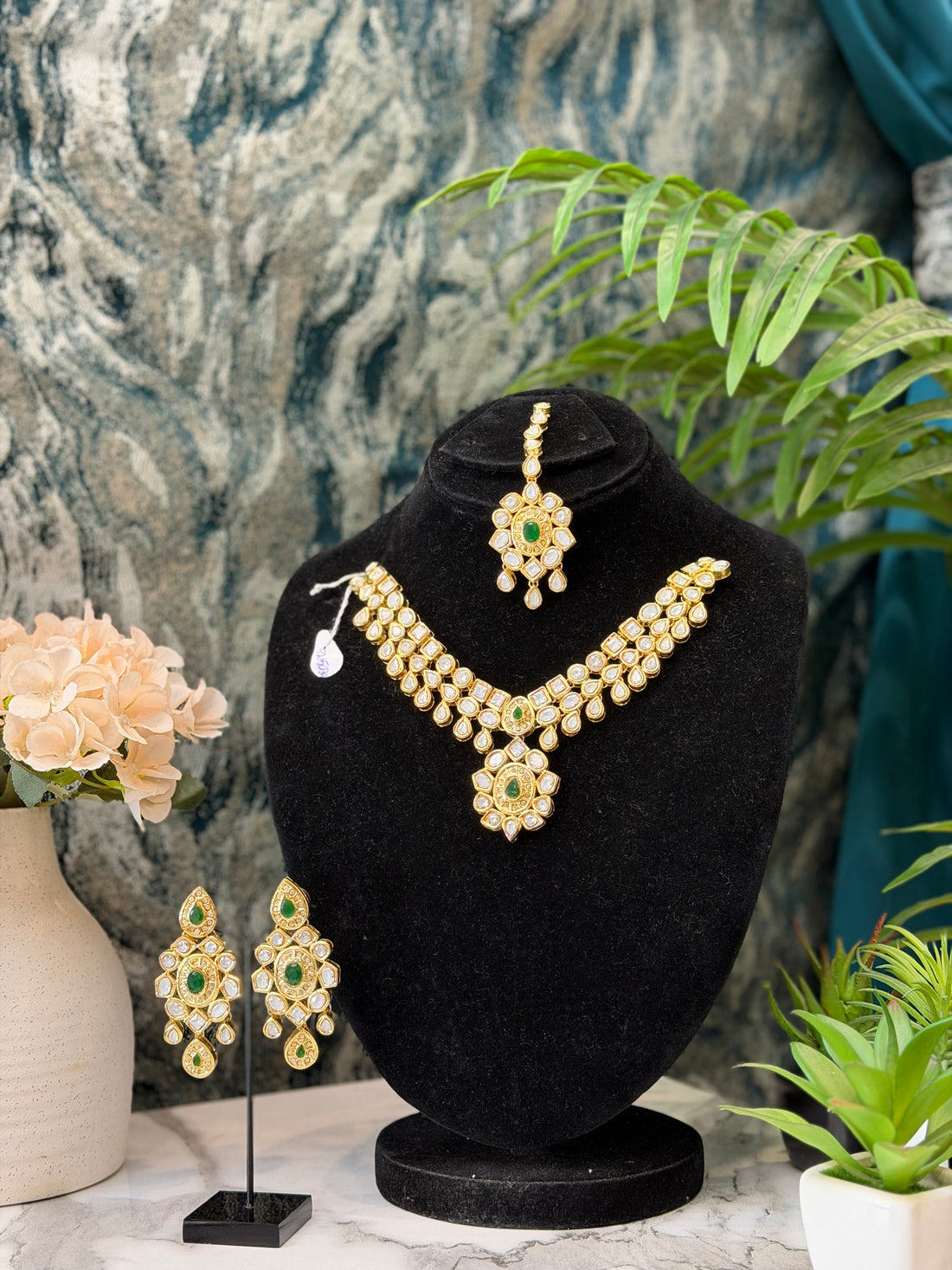 Elegant kundan bridal set