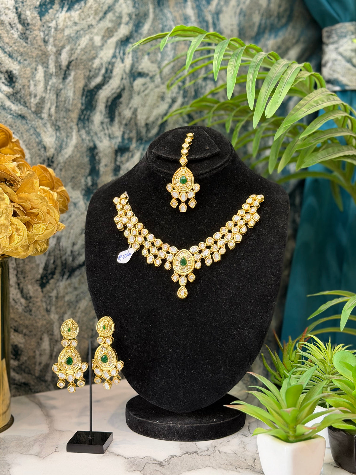 Elegant kundan set