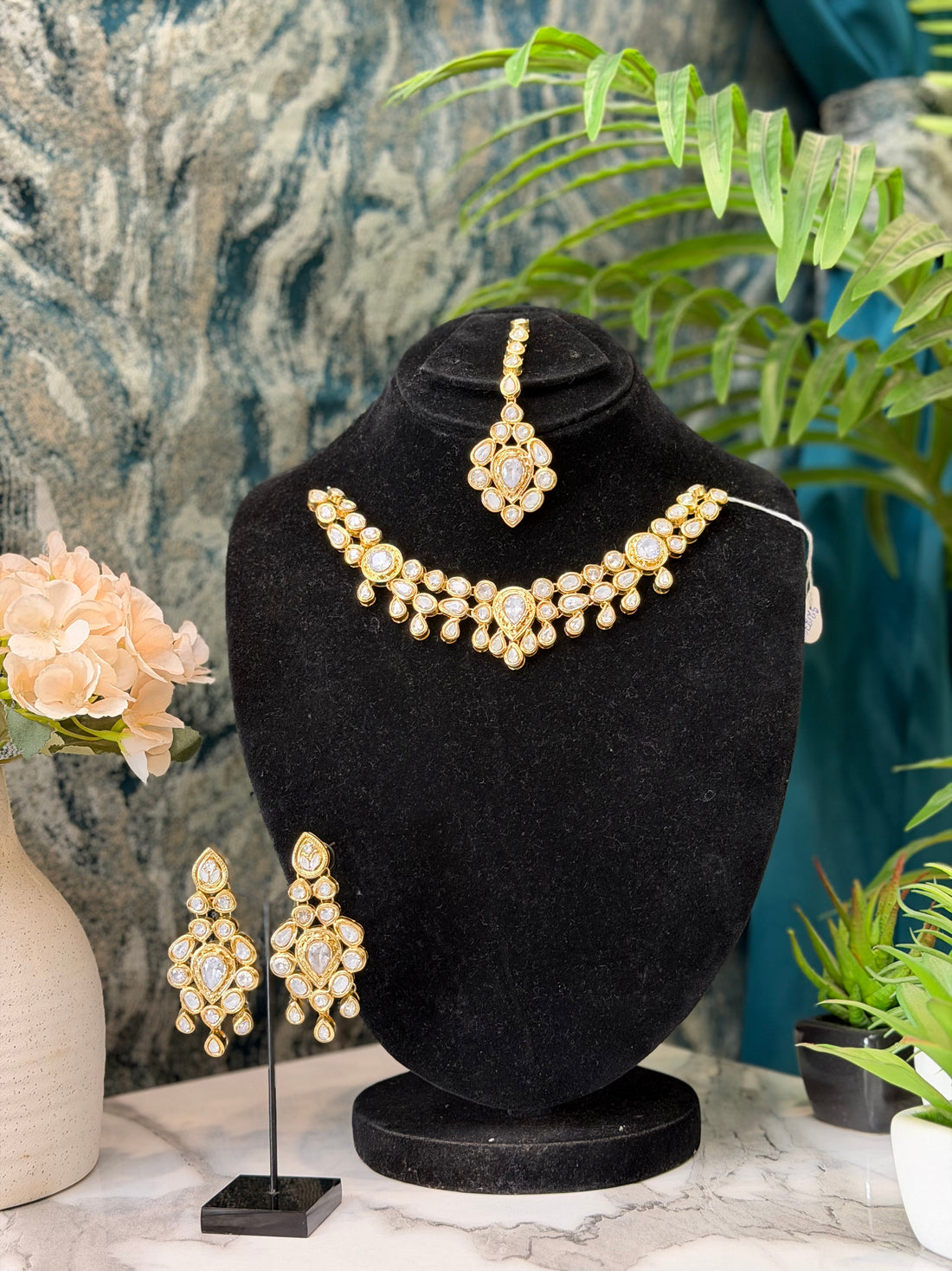 Elegant kundan set