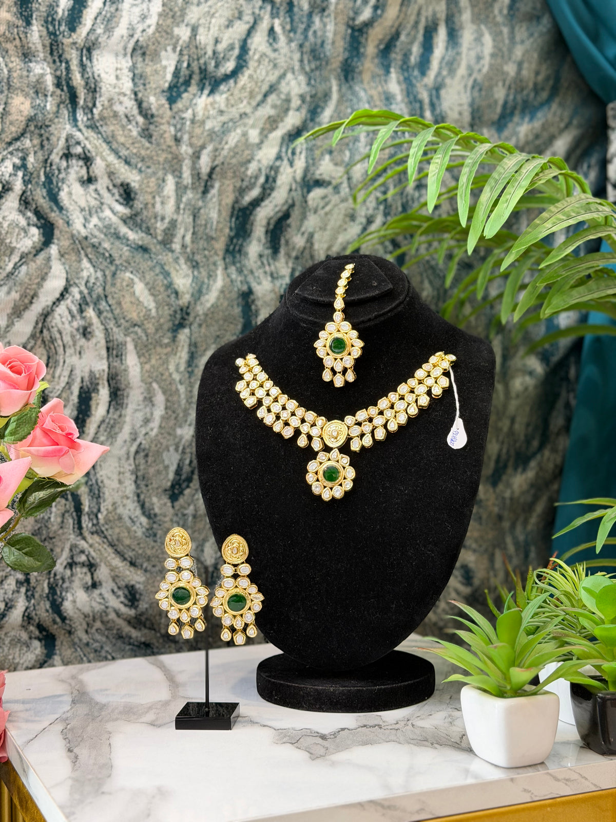 Regal kundan set