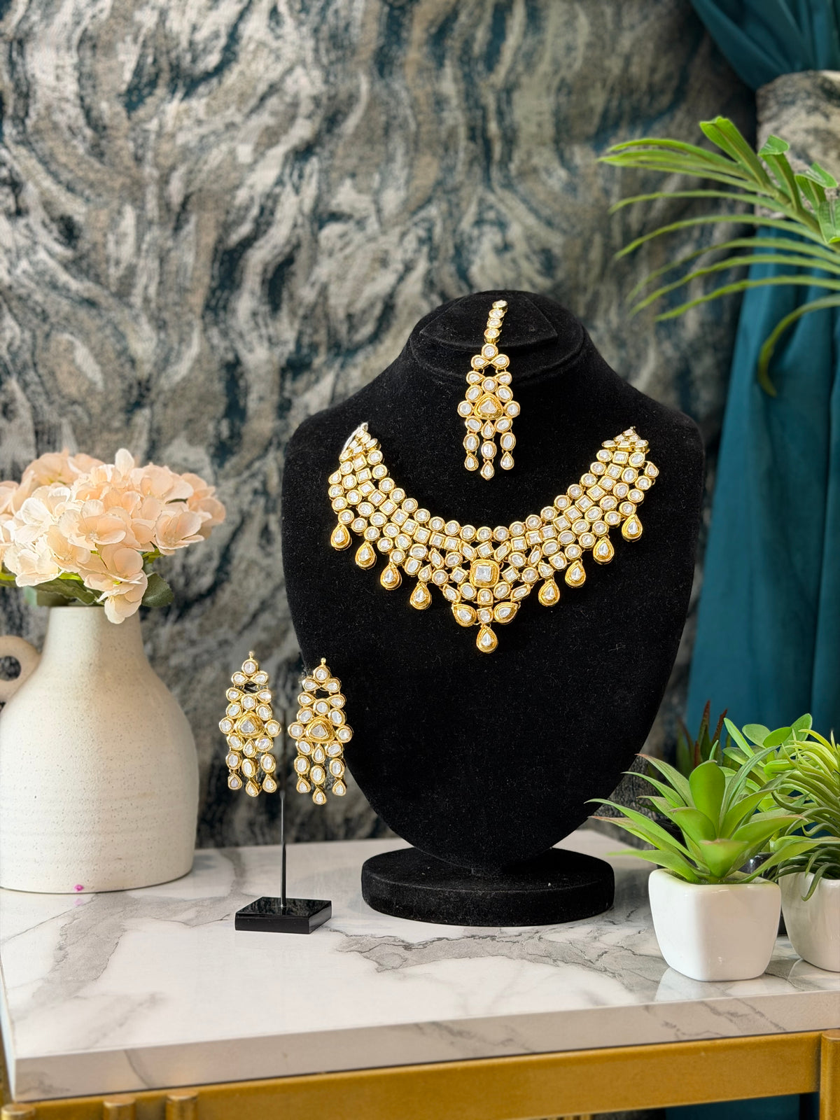 Signature kundan bridal set