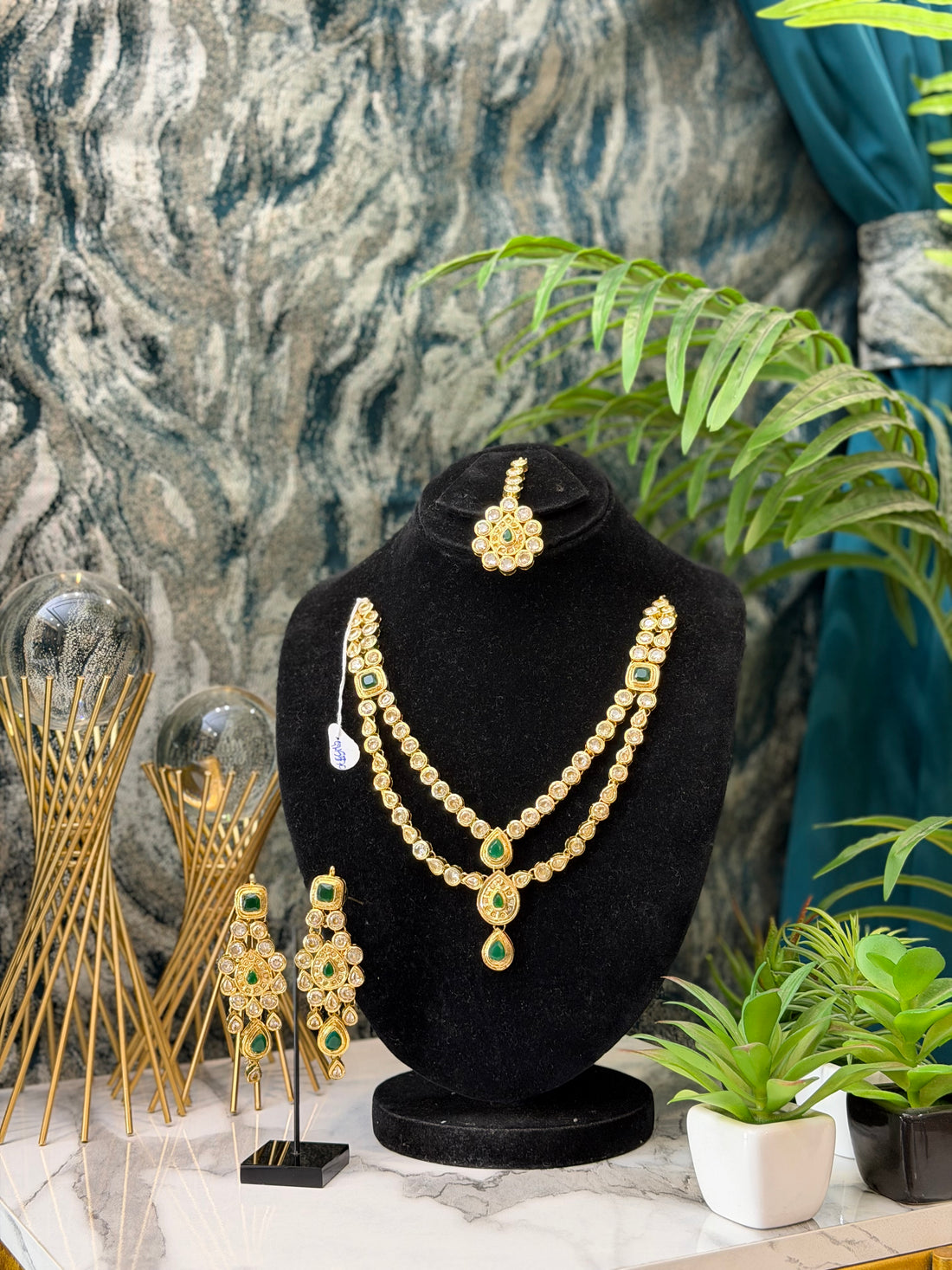 Majestic kundan set